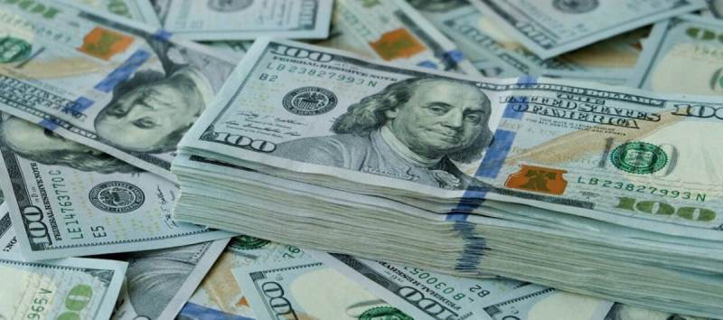 Нацбанк рекордно повысил официальный курс доллара: экономический прогноз