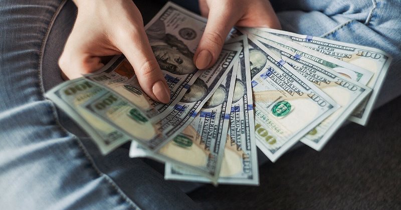 НБУ змінив правила купівлі валюти: скільки доларів можна купити в обмінниках