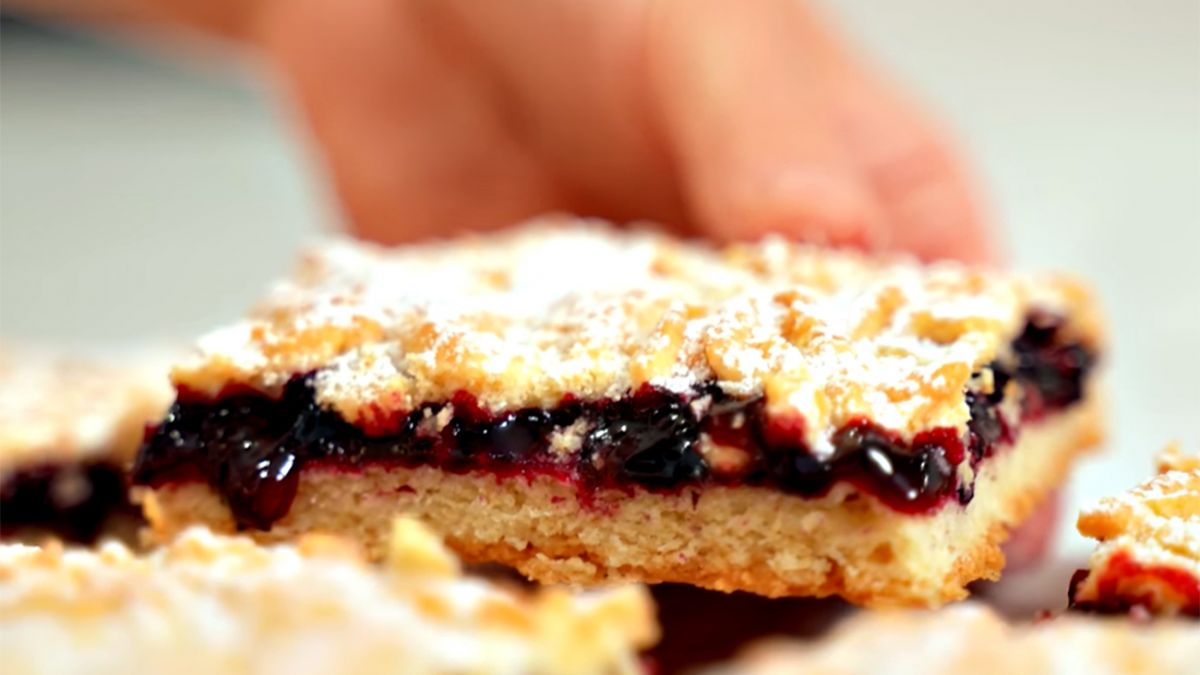 Пісочний тертий пиріг з варенням: рецепт улюбленого десерту зі смаком з дитинства