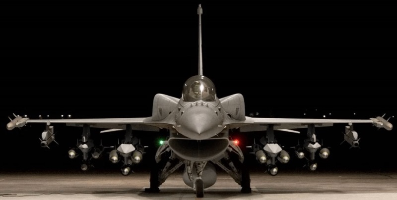 Перші українські пілоти завершили підготовку на F-16: коли вони вступлять у бій