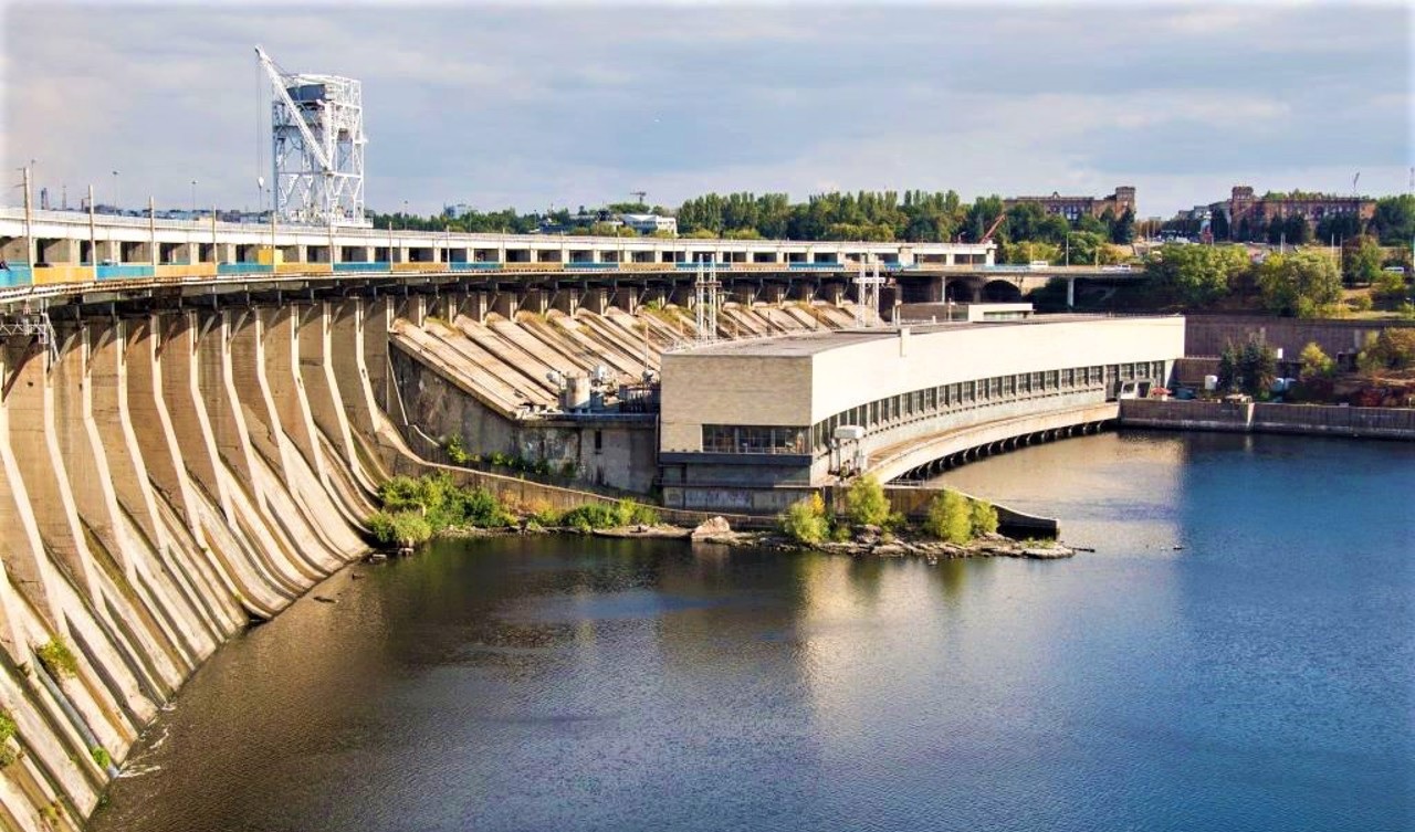 Нова ракетна атака по Україні: росіяни вдарили по енергооб'єктах та Дніпровській ГЕС