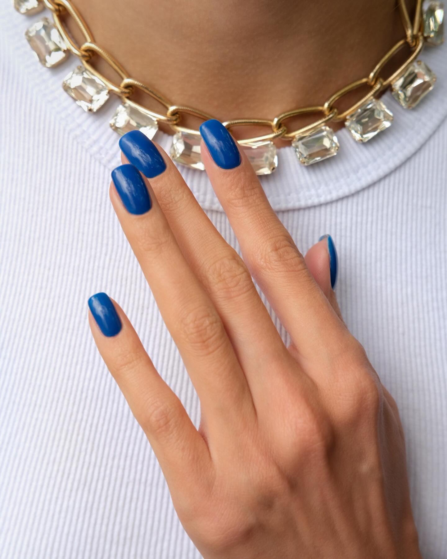 Наймодніший манікюр весни: стильні ідеї дизайну нігтів у ніжних та яскравих відтінках