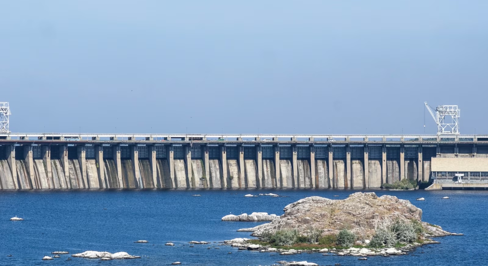 В Офисе генпрокурора назвали число ракет, которые попали в ДнепроГЭС: Поражения очень значительны - today.ua