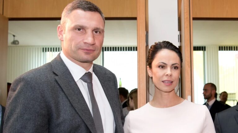 Бывшая жена Виталия Кличко показала новые фото 18-летнего сына боксера - today.ua