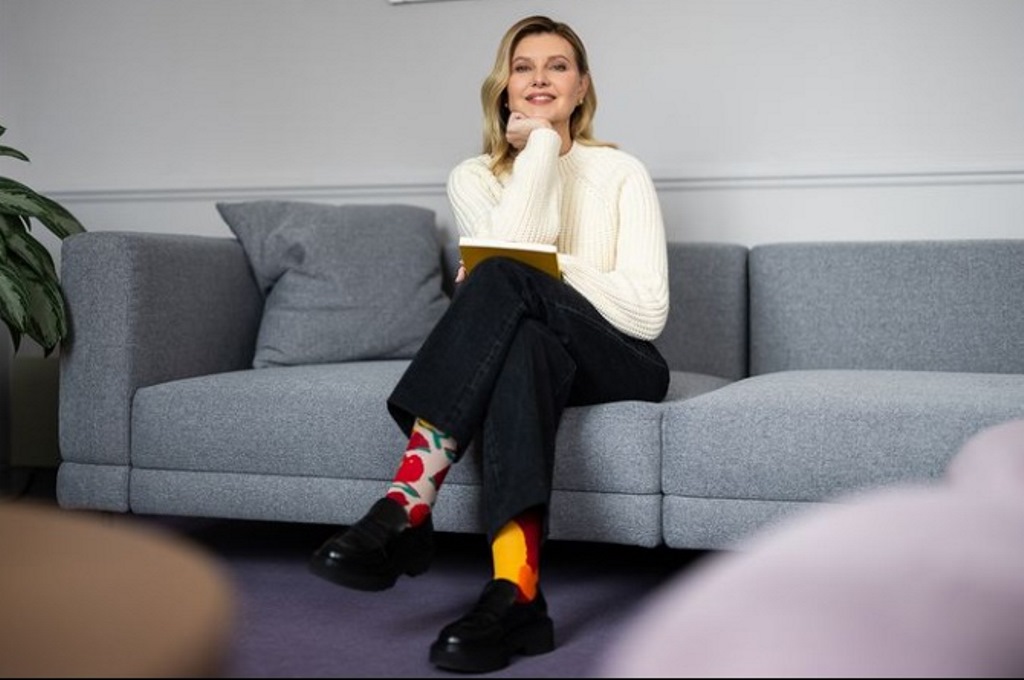 Олена Зеленська у різнокольорових шкарпетках підтримала людей із синдромом Дауна