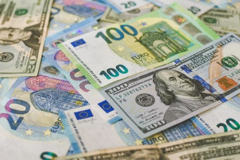 Курсы доллара и евро обновили рекорды в Украине - today.ua
