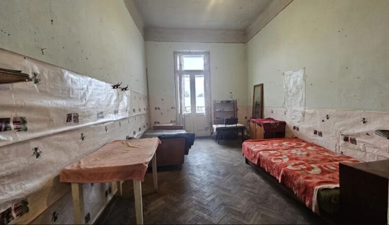 У Львові здають в оренду невеличку квартиру з туалетом в коридорі: скільки хочуть за таке житло (Фото) - today.ua