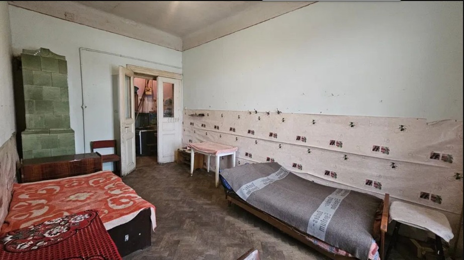 У Львові здають в оренду невеличку квартиру з туалетом в коридорі: скільки хочуть за таке житло (Фото)