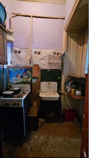 Во Львове сдают в аренду небольшую квартиру с туалетом в коридоре: сколько хотят за такое жилье (Фото)