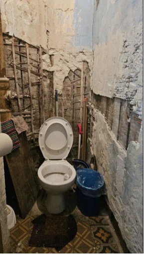 Во Львове сдают в аренду небольшую квартиру с туалетом в коридоре: сколько хотят за такое жилье (Фото)
