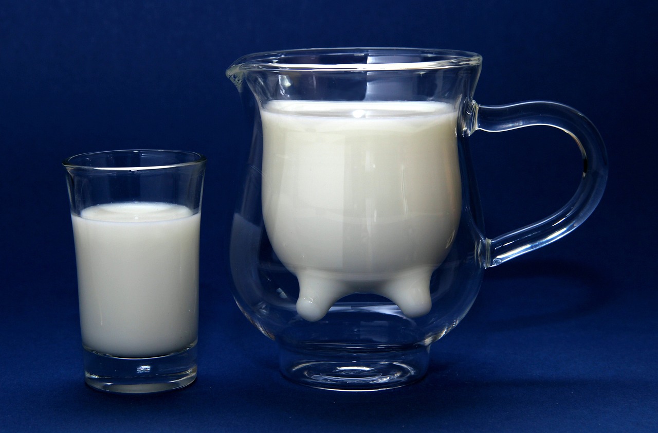 Вредное или полезное: диетолог рассказала о том, стоит ли людям пить молоко
