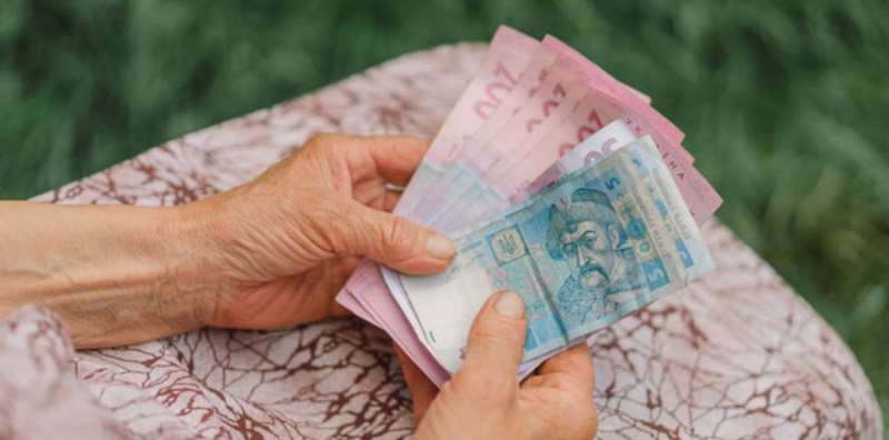 Українцям з низькими пенсіями призначили доплату: хто та скільки отримуватиме 