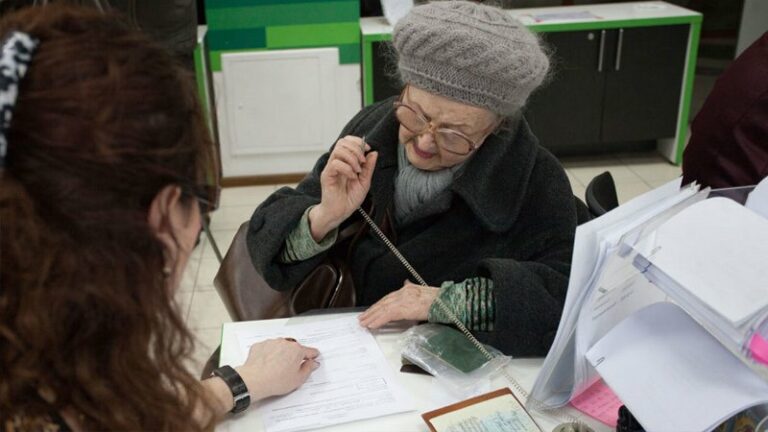 Почему пенсионеры-ВПЛ не могут получить начисляемые им выплаты: разъяснение Минсоцполитики - today.ua