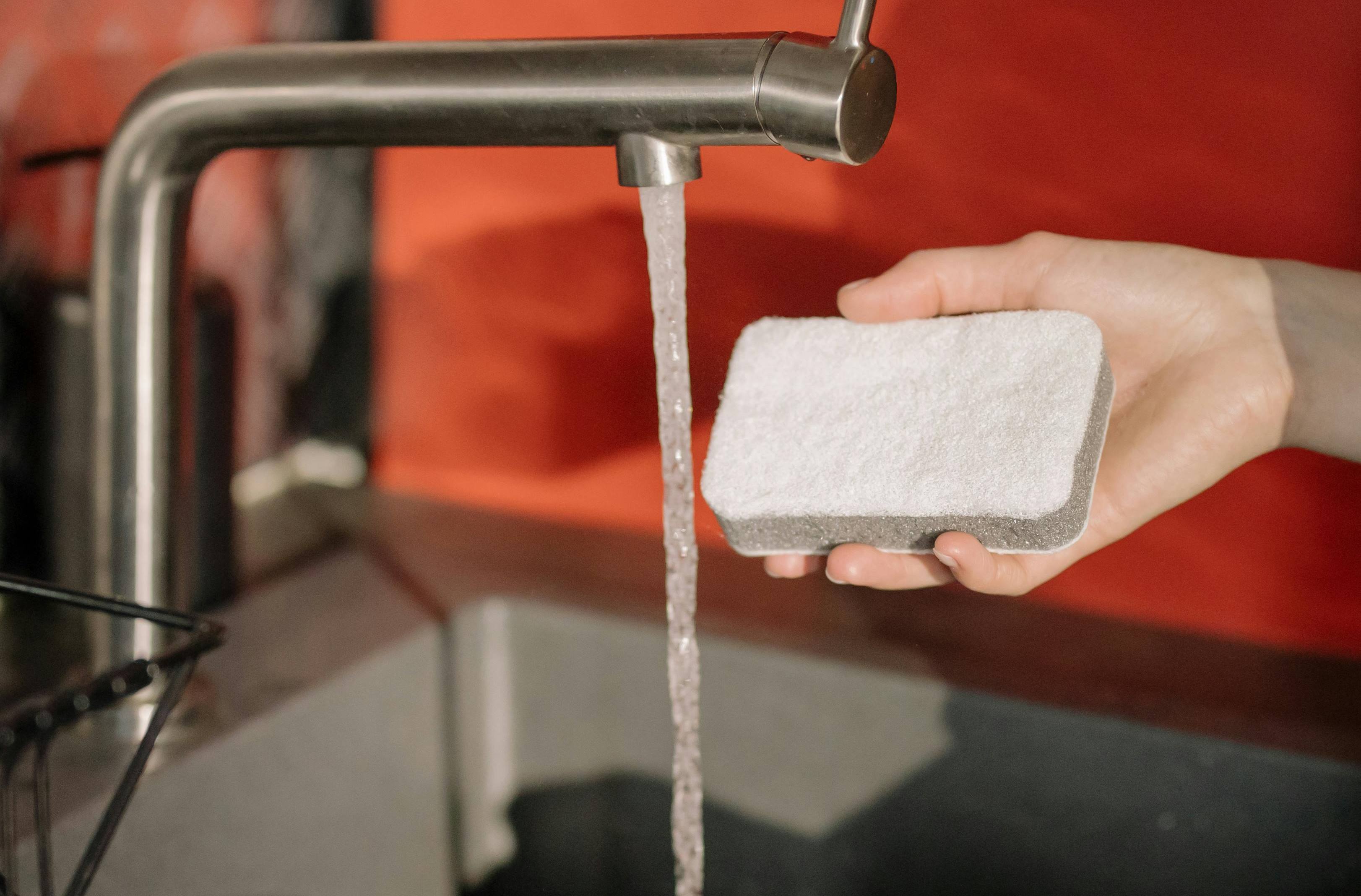 Чем заменить средство для мытья посуды, если оно вдруг закончилось - today.ua