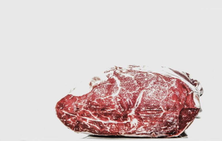 Чому не можна повторно заморожувати м'ясо: псується не лише смак - today.ua