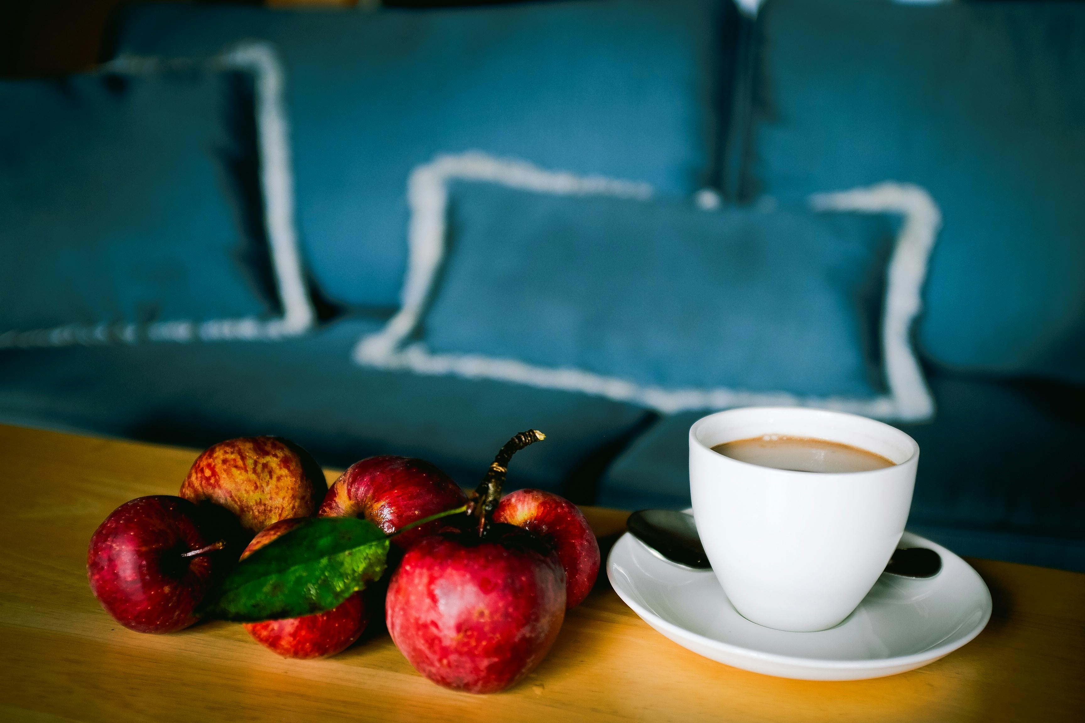 Кофе с яблоком и корицей: как приготовить оригинальный вариант любимого напитка