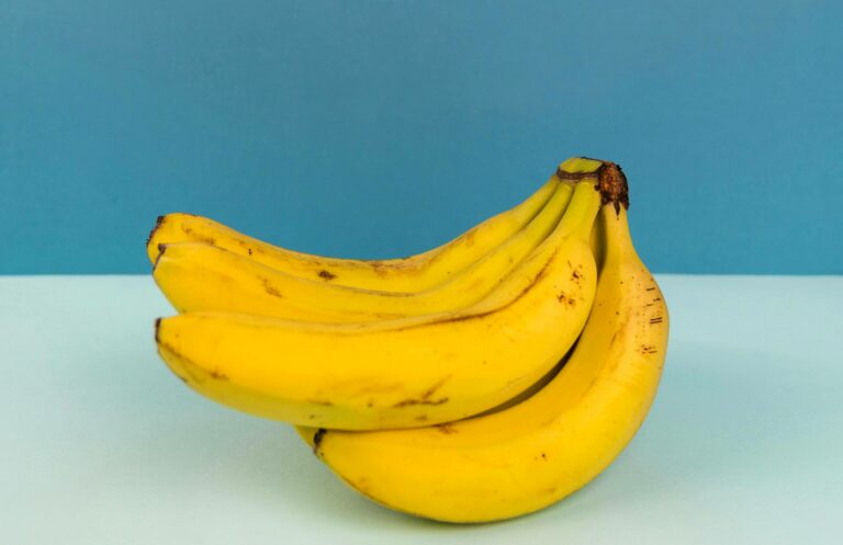 Пять веских причин не выбрасывать банановую кожуру: полезна в быту и уходе за кожей - today.ua