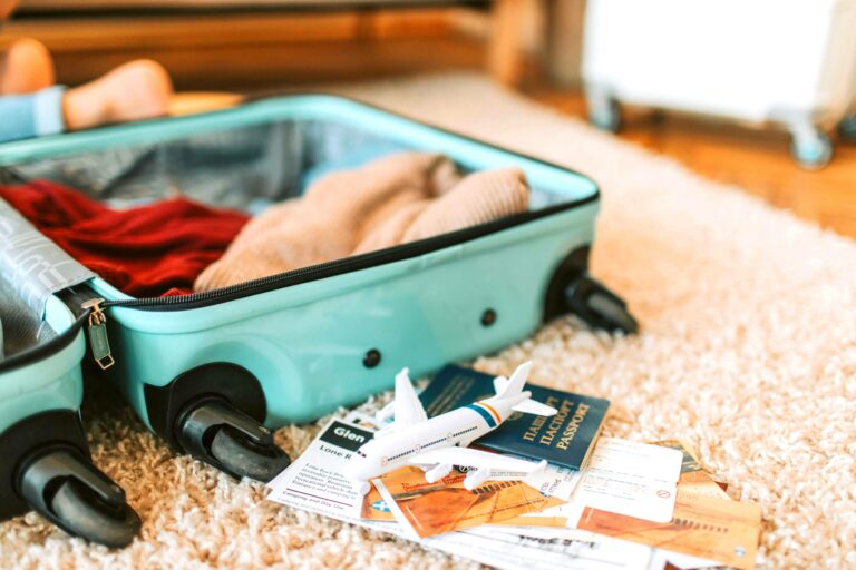 Как упаковать в чемодан больше вещей: хитрости опытных туристов - today.ua