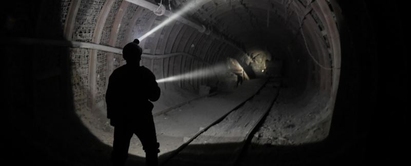 Более 1000 украинских шахтеров заблокированы под землей из-за ракетного удара РФ