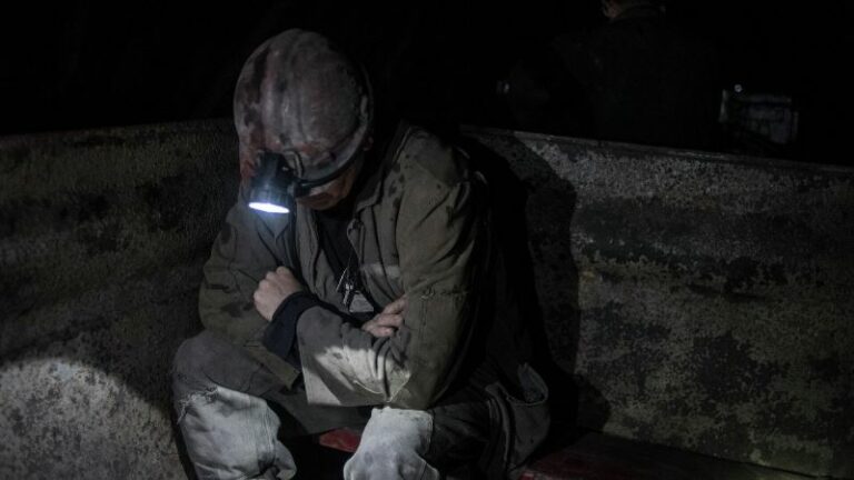 Понад 1000 українських шахтарів заблоковані під землею через ракетний удар РФ - today.ua