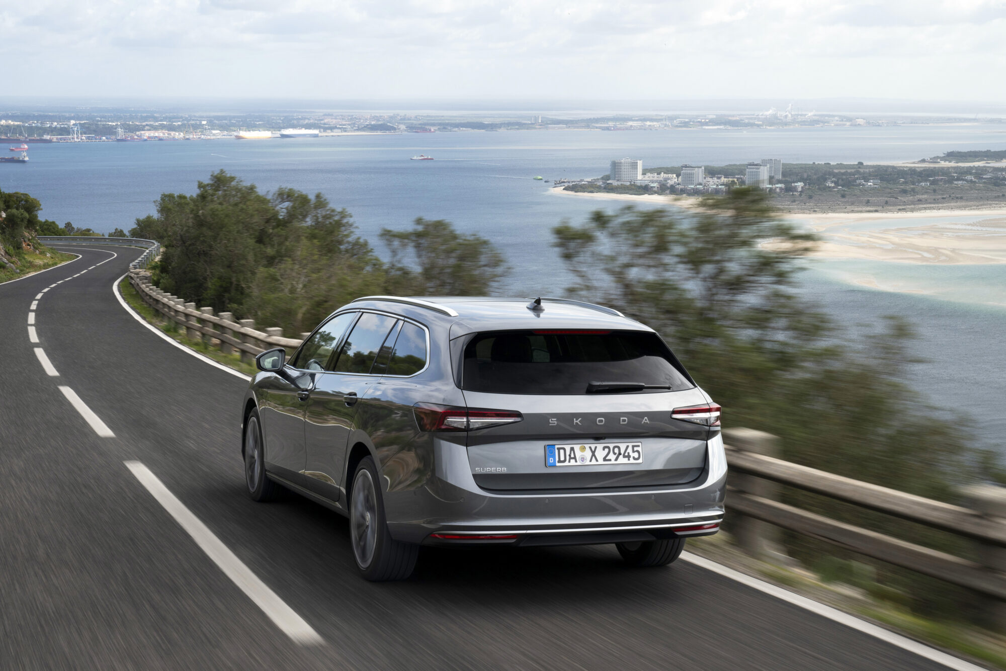 Skoda розповіла подробиці про Superb Combi нового покоління Skoda розповіла подробиці про Superb Combi нового покоління - today.ua