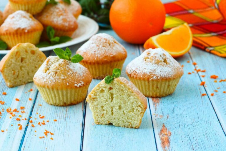 Кексы на сметане с апельсиновой глазурью: как приготовить ароматный домашний десерт - today.ua