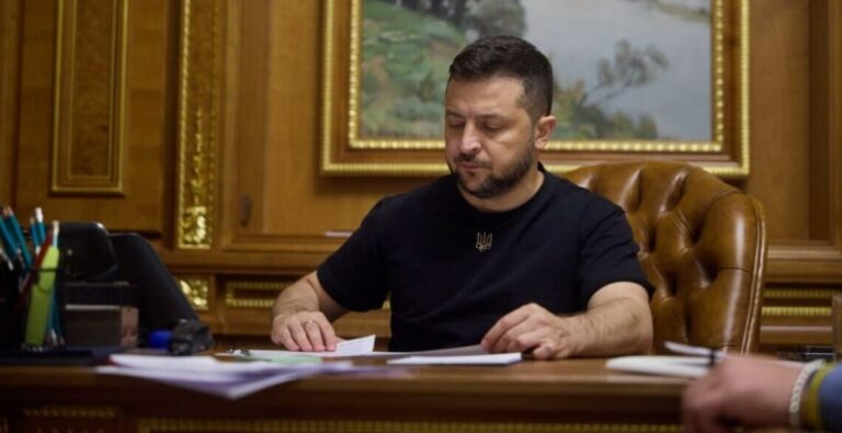 Зеленский подписал закон о мобилизации: названы основные изменения - today.ua