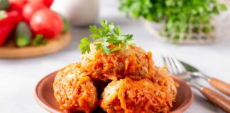 Рецепт ленивых голубцов в томатно-сметанном соусе, которые приятно удивят семью и гостей - today.ua