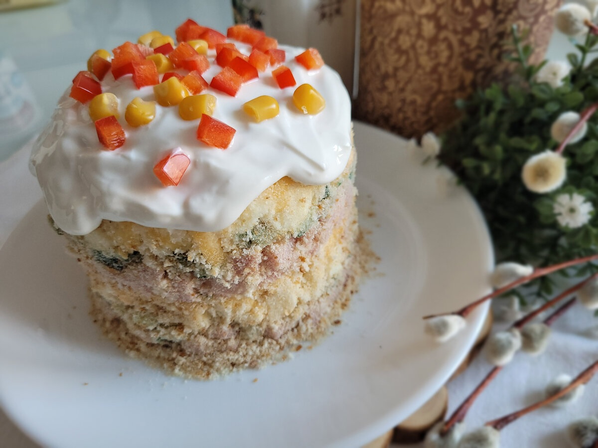 Смачний салат на Великдень: рецепт легкої закуски з куркою та сиром для святкового столу