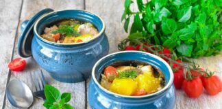 Рагу с курицей и овощами в горшочках: как приготовить сытный ужин для всей семьи - today.ua