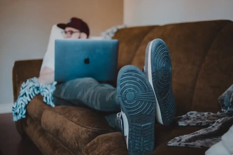 Чому українцям не підходить звичка ходити у взутті по дому