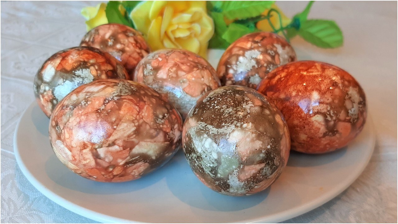 Як пофарбувати яйця на Великдень у незвичайний колір без особливих витрат