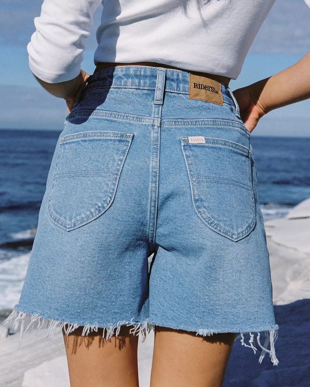 Трендовые шорты на лето: какие модели помогут создать модный образ в жару