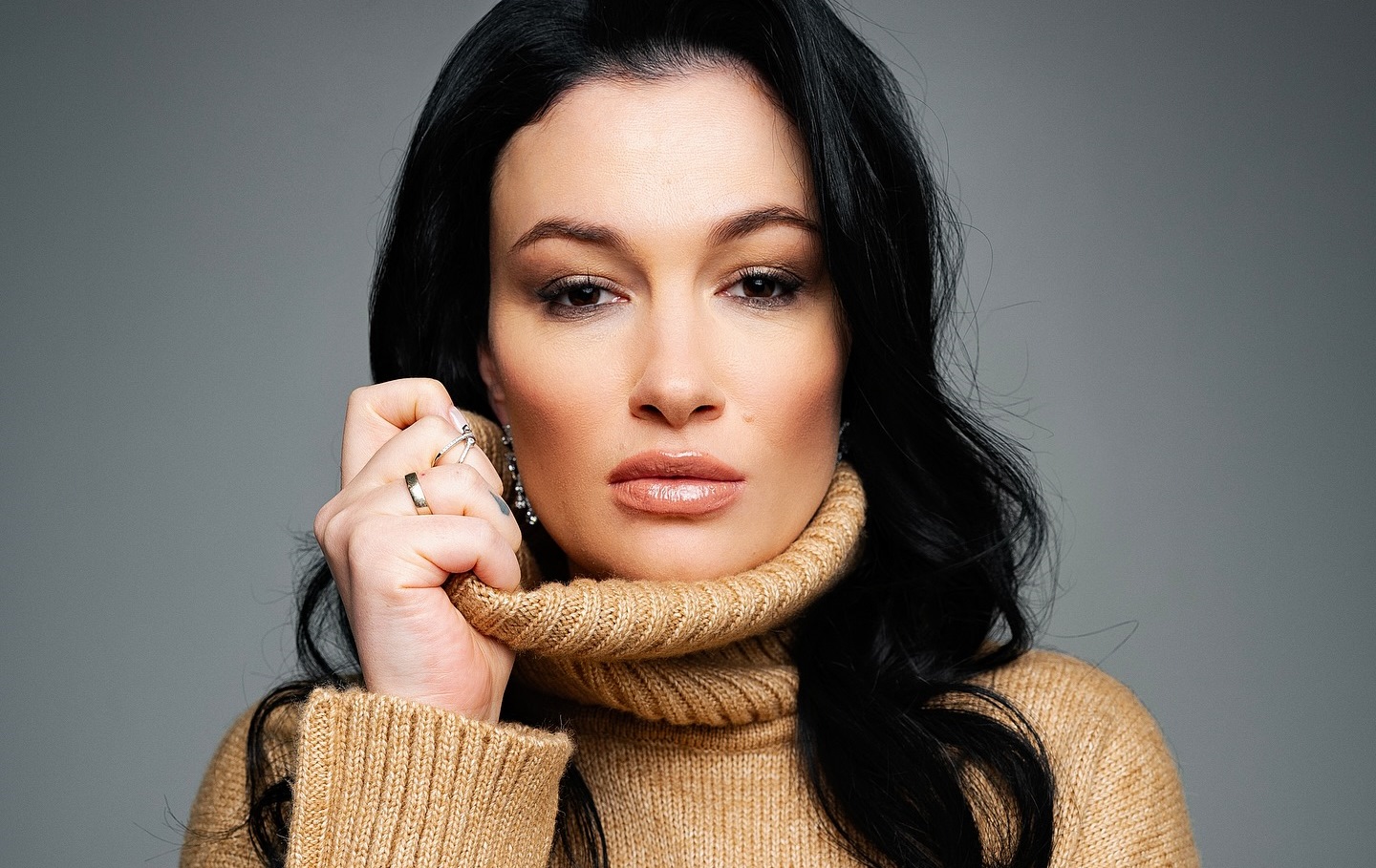 Певица Анастасия Приходько попала в аварию по дороге на концерт