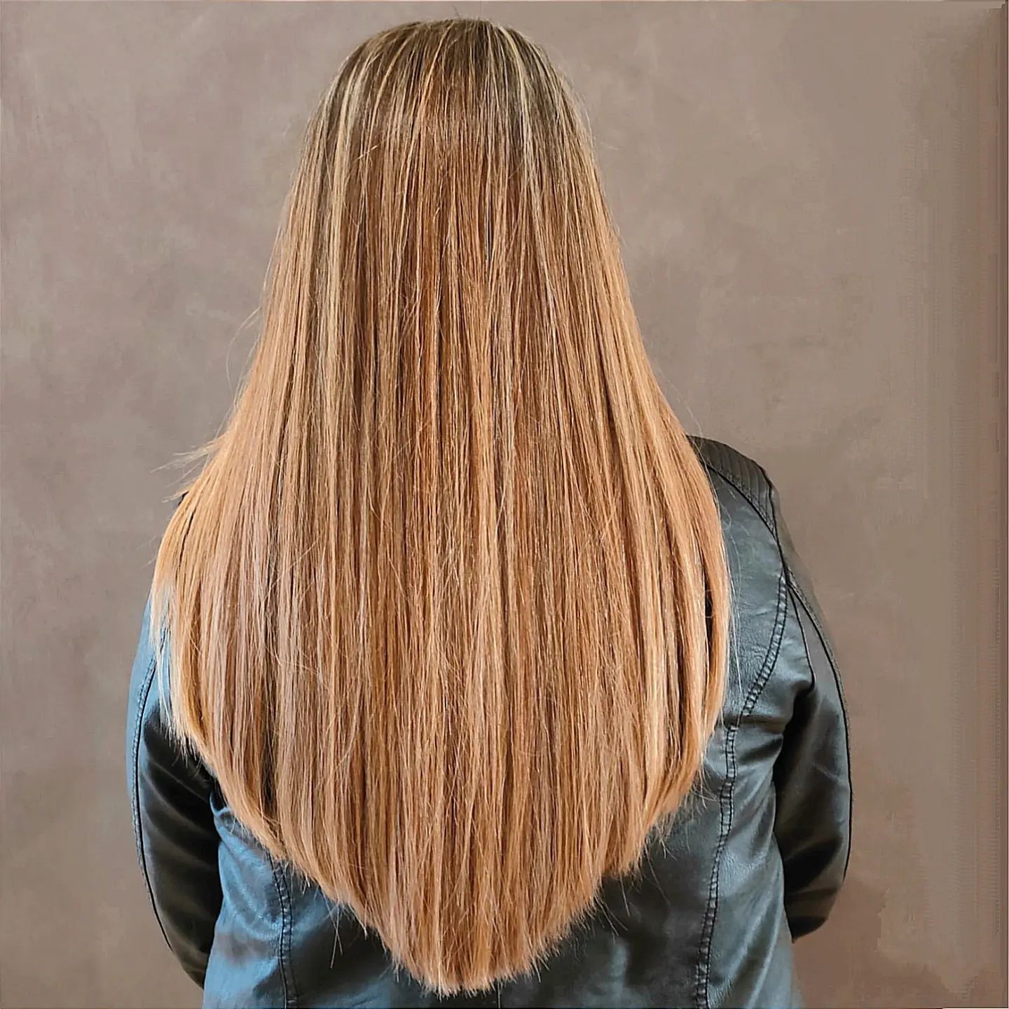 Трендовые стрижки на длинные волосы, которые подходят всем и придают объем: фото
