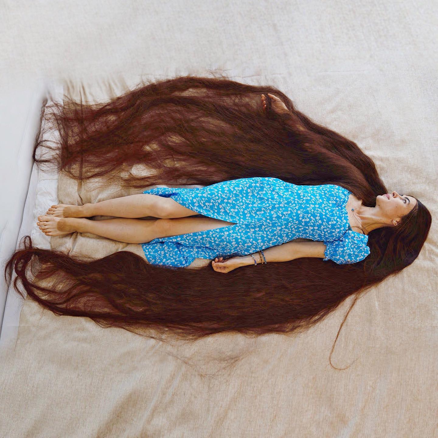 Украинка попала в Книгу рекордов Гиннесса за самые длинные волосы в мире