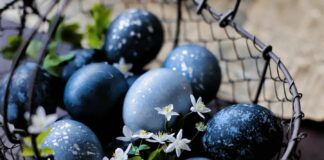 Як пофарбувати яйця на Великдень у незвичайний колір без особливих витрат - today.ua