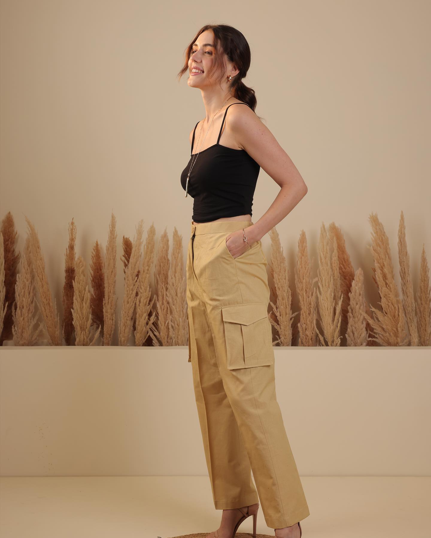 Стилісти показали штани, які стануть модним доповненням літнього гардеробу у 2024 році