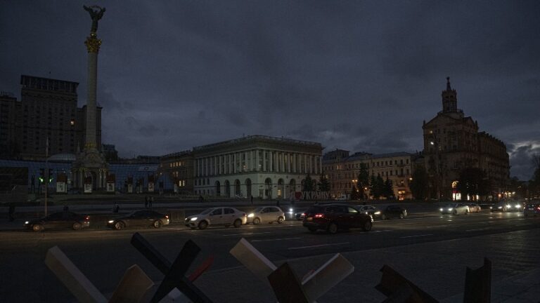 У ДТЕК заявили про можливе запровадження графіків відключення світла у Києві - today.ua