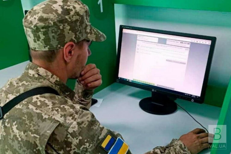 ЦНАПи почали видавати чоловікам військово-облікові документи з QR-кодом: фото - today.ua