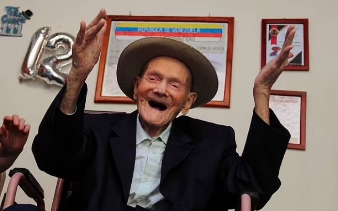 Умер самый старый мужчина в мире: что известно о долгожителе - today.ua
