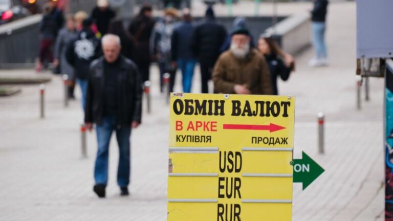 Курс доллара “подогревают“ сами украинцы: продолжит ли падать гривна - today.ua