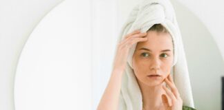 Двойное мытье головы помогает сохранить волосы здоровыми: кому подходит  - today.ua