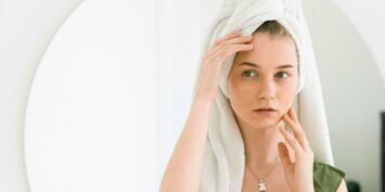 Подвійне миття голови допомагає зберегти волосся здоровим: кому підходить - today.ua