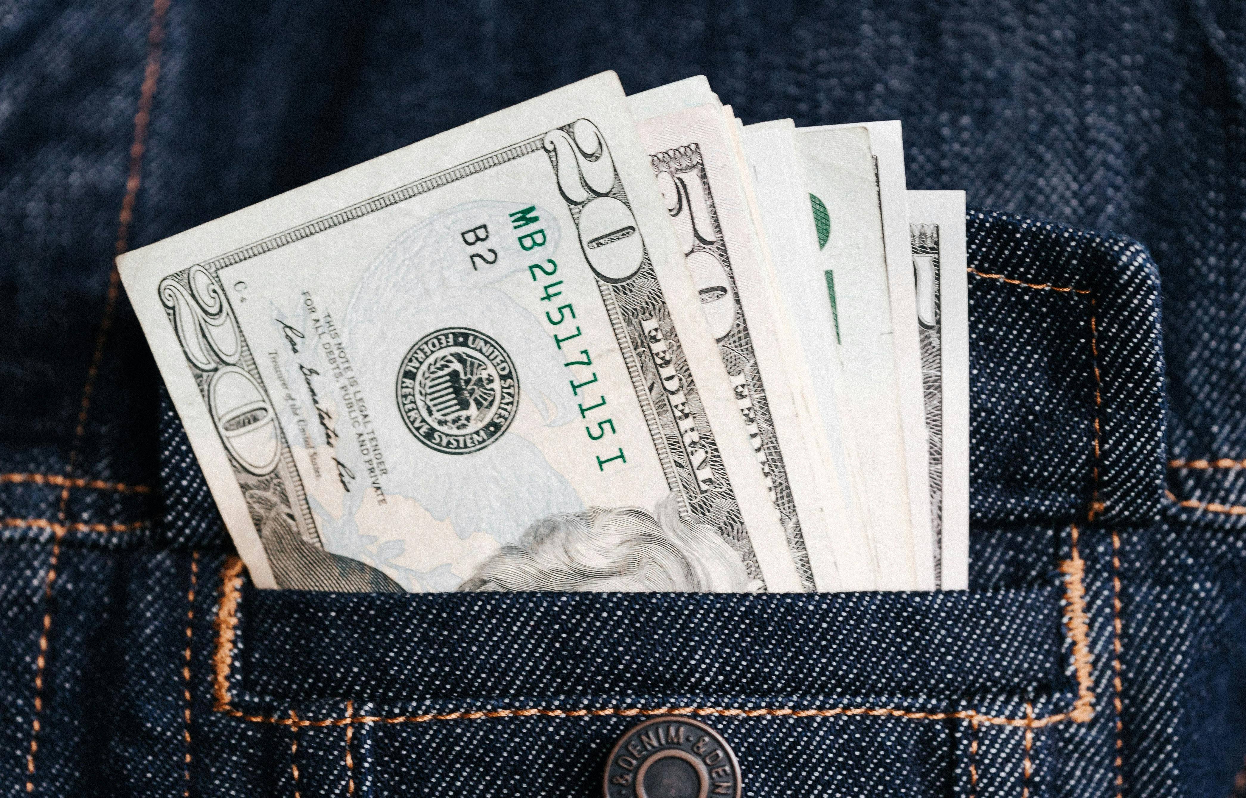 Названы знаки Зодиака, для которых деньги всегда на первом месте