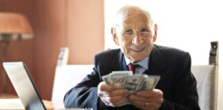 У Мінсоцполітики заявили, що не зможуть виплатити пенсії грошима США: “Американці не зрозуміють“ - today.ua