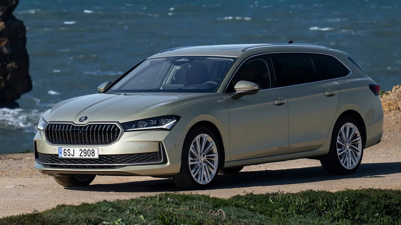 Новый Skoda Superb Combi получил самую доступную версию и полный привод
