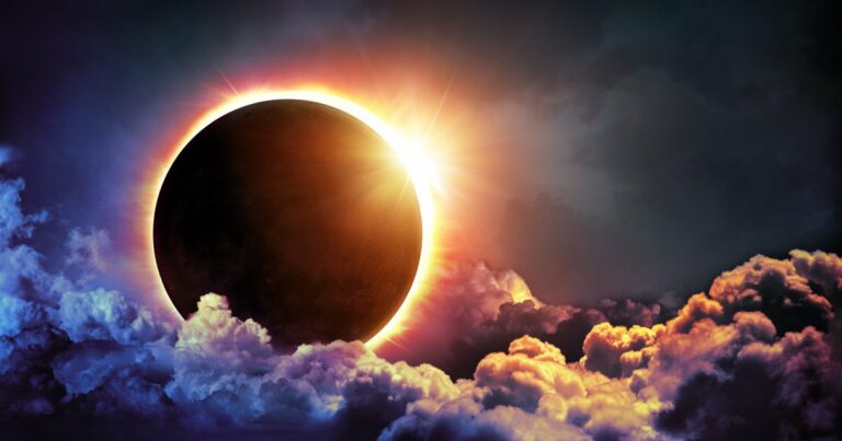 Земляни, затамувавши подих, чекають повного сонячного затемнення: таке трапляється не частіше, ніж раз на 10 років - today.ua
