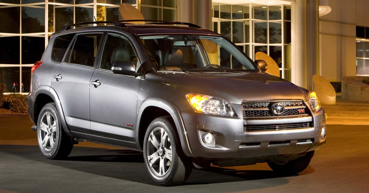 ТОП-5 недорогих кроссоверов Toyota с самыми надежными двигателями