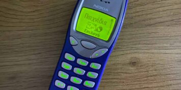 Смартфони – учорашній день: покупці розмітають кнопкову модель телефона Nokia 3210 - today.ua